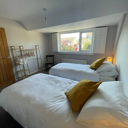 Sunny Days: Beautiful Spacious 4 Bed House Torquay Exterior photo