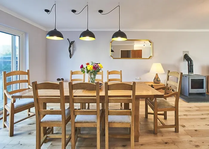 Sunny Days: Beautiful Spacious 4 Bed House