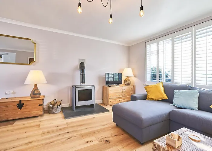 Sunny Days: Beautiful Spacious 4 Bed House