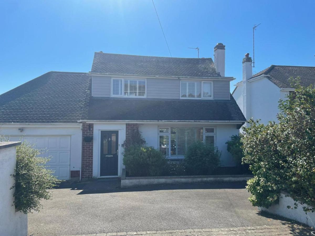Holiday home Sunny Days: Beautiful Spacious 4 Bed House