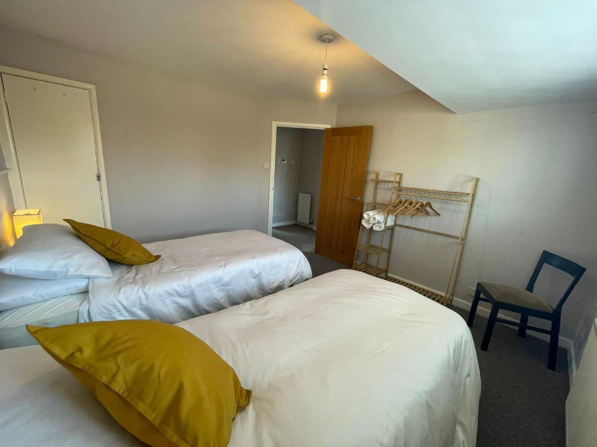 Sunny Days: Beautiful Spacious 4 Bed House Holiday home