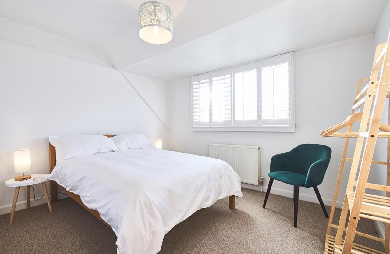 Sunny Days: Beautiful Spacious 4 Bed House Holiday home *