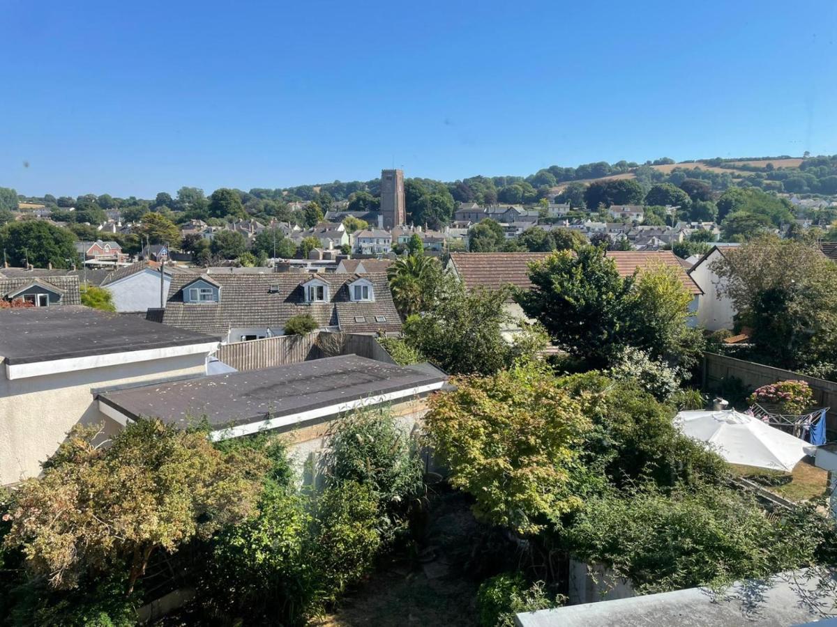 Sunny Days: Beautiful Spacious 4 Bed House Torquay