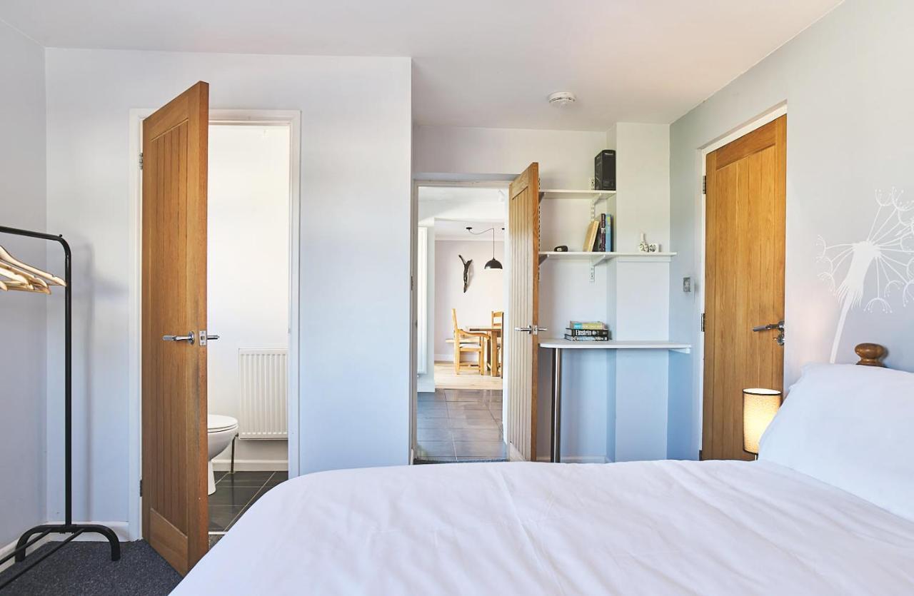 Sunny Days: Beautiful Spacious 4 Bed House