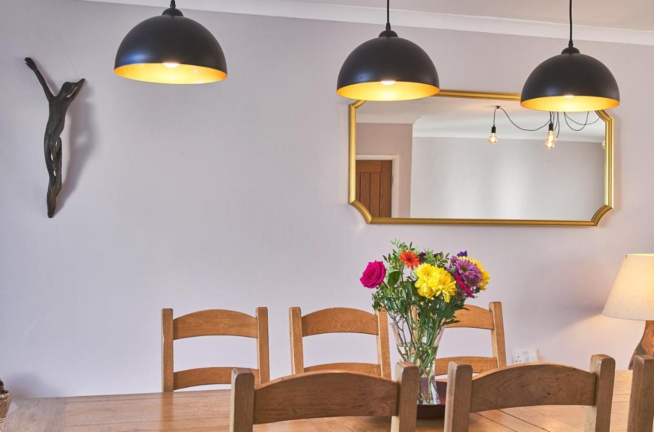 Sunny Days: Beautiful Spacious 4 Bed House