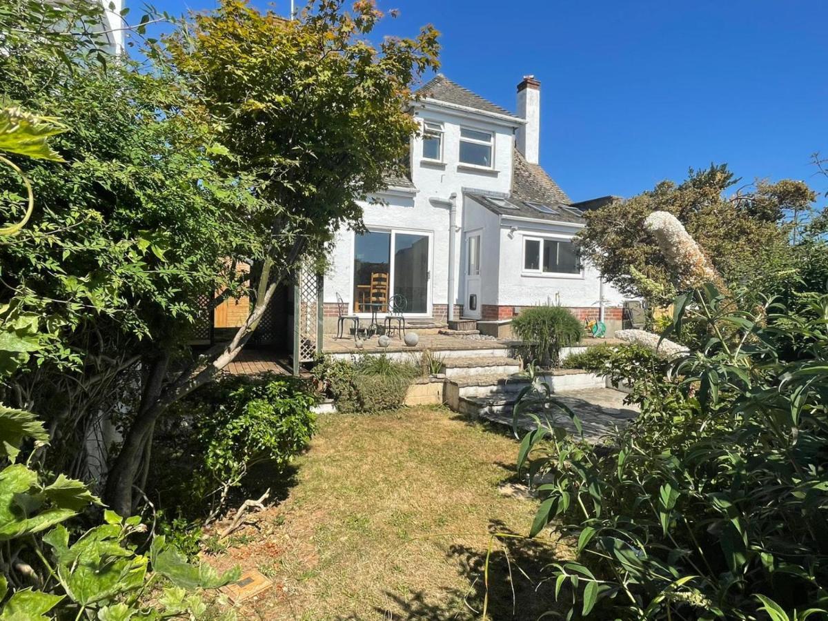 Sunny Days: Beautiful Spacious 4 Bed House