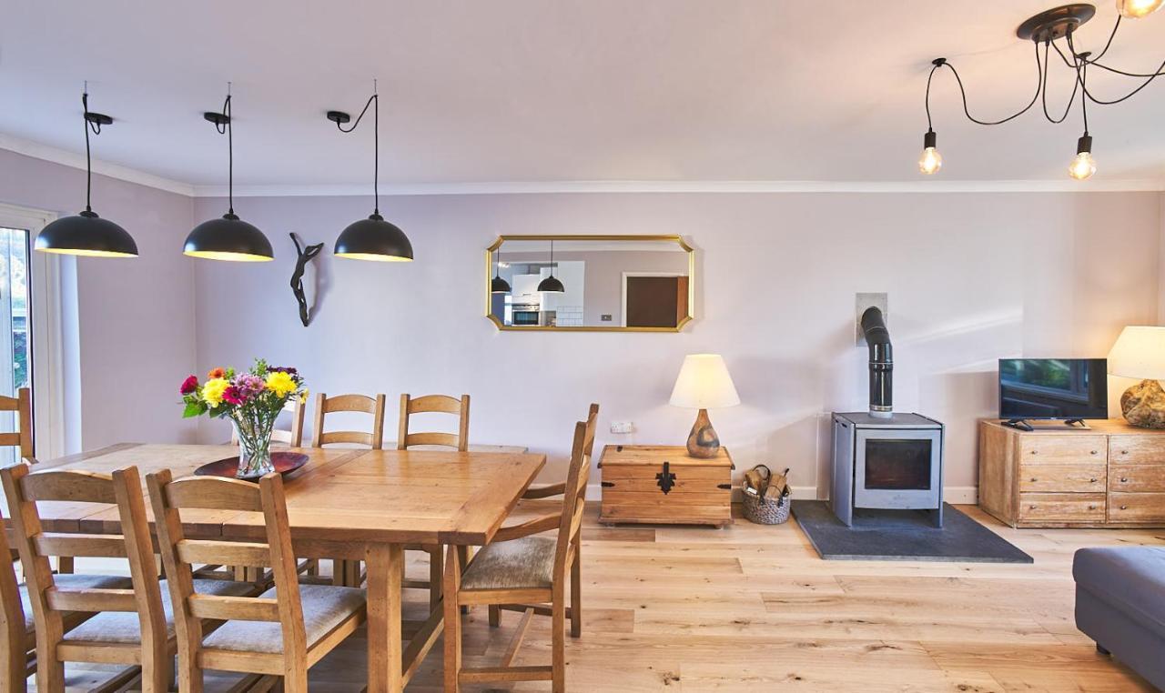 Sunny Days: Beautiful Spacious 4 Bed House Holiday home *