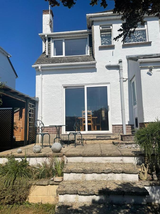Sunny Days: Beautiful Spacious 4 Bed House Holiday home *