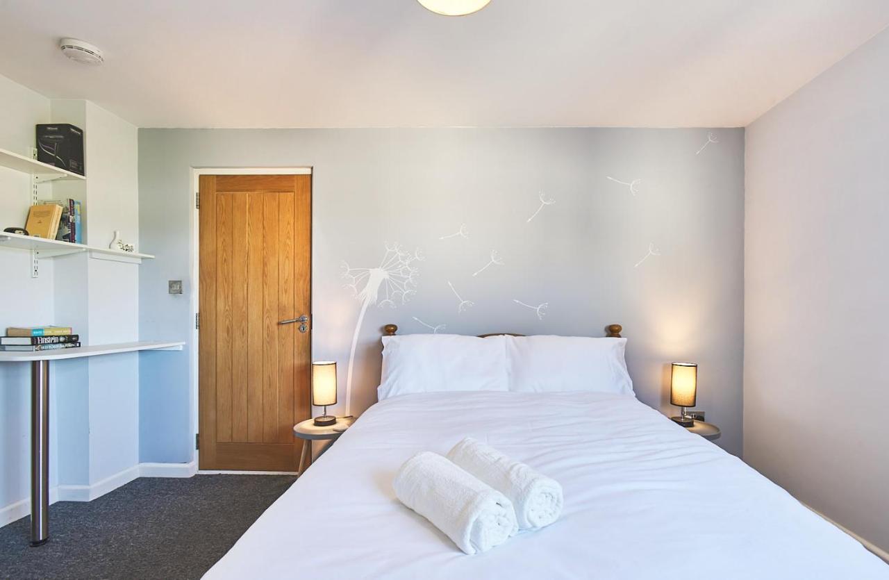 Holiday home Sunny Days: Beautiful Spacious 4 Bed House