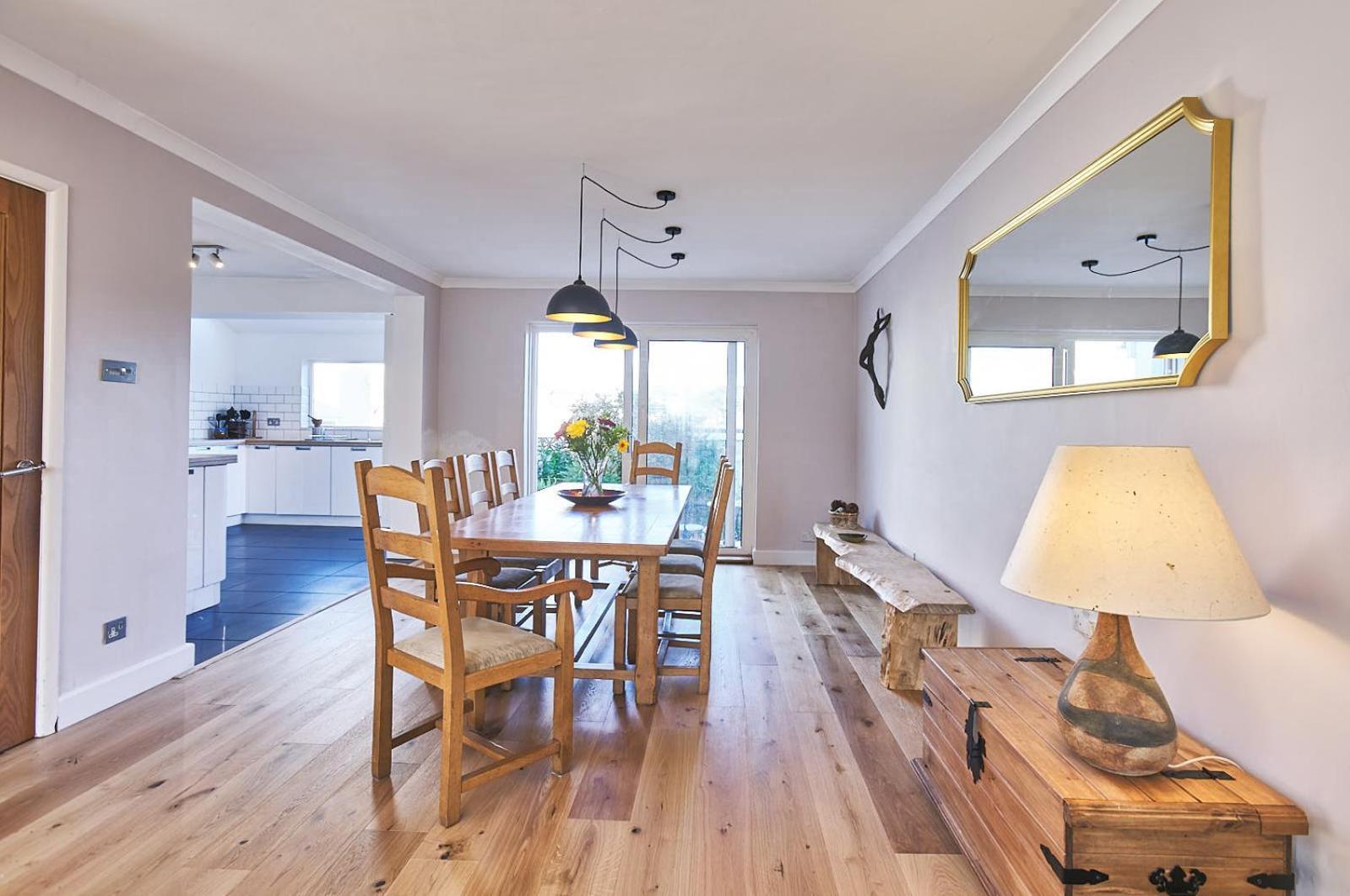 Sunny Days: Beautiful Spacious 4 Bed House Holiday home Torquay
