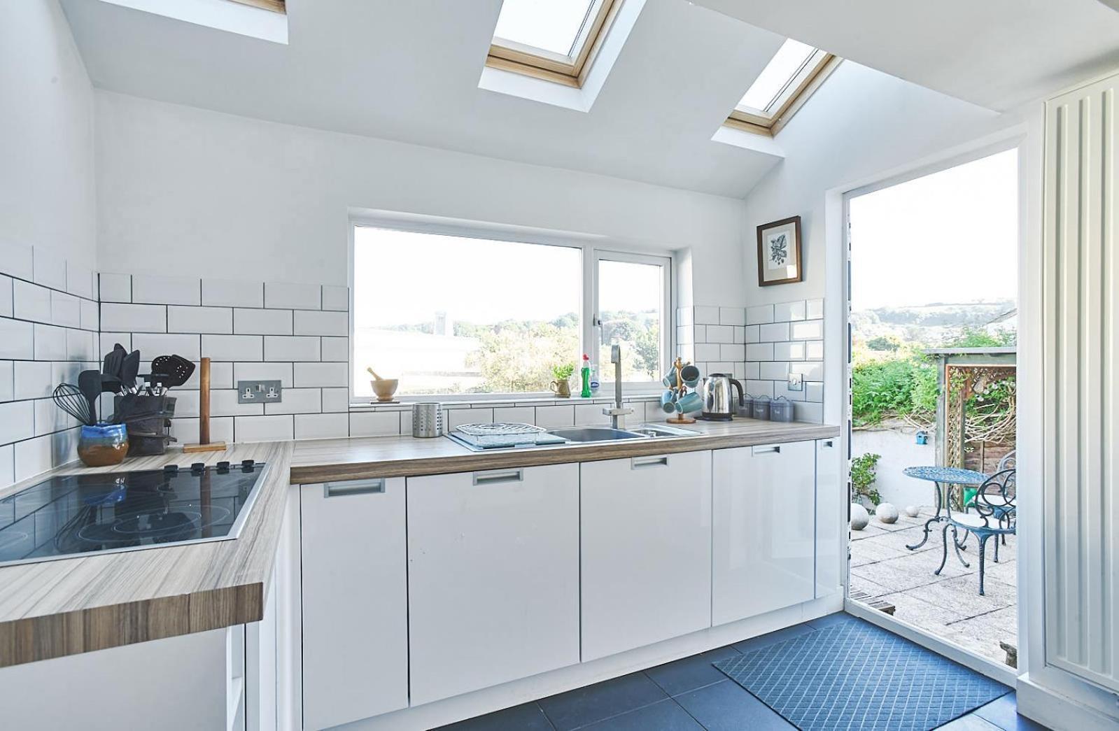 Sunny Days: Beautiful Spacious 4 Bed House Torquay